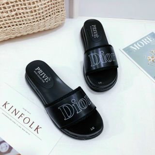 Dép nữ xinh xắn đẹp thời trang.