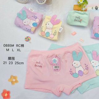 Quần đùi mặc đáng bé