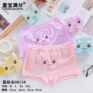 Quần đùi mặc đáng bé