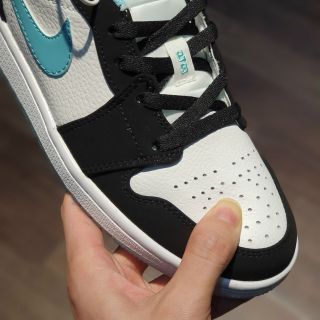 JD xanh đen trắng