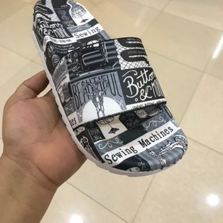 Dép quai ngang hè 2021