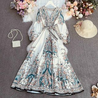 Đầm lụa siêu sang trẻ xinh đẹp.