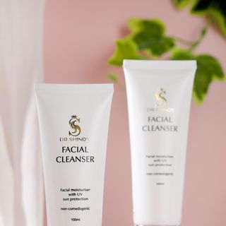 Sữa Rửa Mặt Tinh Chất Trà Xanh Dr.Shindy FACIAL CLEANSER