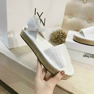 Sandal bố 3p xinh.