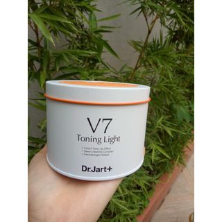 Kem dưỡng trắng và tái tạo da V7 LIGHT NOW