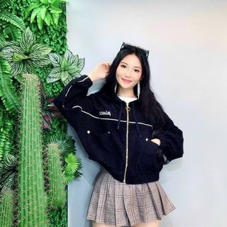 Áo khoác nhung bomber thêu placere