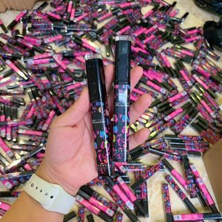 MASCARA CHẢI TÓC CON VÀO NẾP