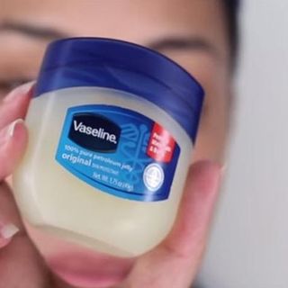 Sáp dưỡng ẩm chống nẻ Vaseline 49g