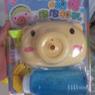 Máy ảnh heo thổi bong bóng xà bông