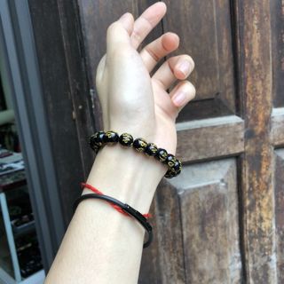 Chuỗi đeo tay 8 mm màu đen