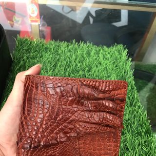 Bóp cá sấu .
