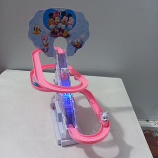 Chuột mickey leo cầu thang có nhạc hấp dẫn
