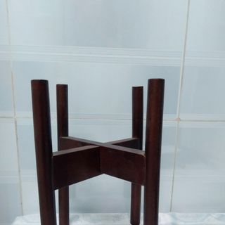KỆ GỖ ĐỂ CHẬU HOA CHÂN TRÒN, MÀU NÂU