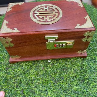 Hộp Tiết Kiệm Gỗ Hương