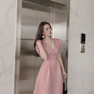 ĐẦM XOÈ CỔ V TAY PHỒNG CÁCH ĐIỆU - DT1508 - xưởng may đô thành chuyên sỉ