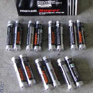 1 hộp 40 viên Pin tiểu AAA Maxell (pin tiểu nhỏ)