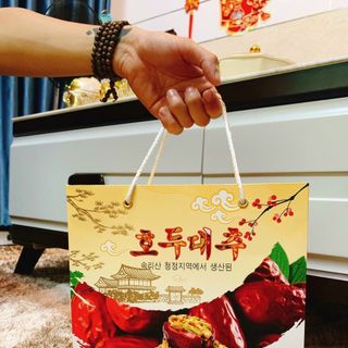Táo đỏ nho khô kẹp óc chó hàn quốc