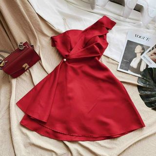 Đầm Xoè Lệch Vai Dây Ngọc Trai