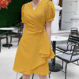 Đầm Suông Vàng Nhún Eo Đính Đá Sang Trọng