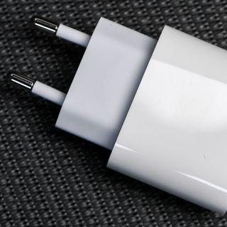 Củ sạc iphone 12 cao cấp ( Bảo hành 1 năm )