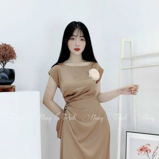 váy lụa kèm bông hoa cài