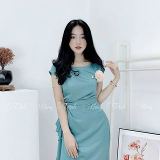 váy lụa kèm bông hoa cài