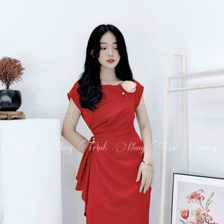 váy lụa kèm bông hoa cài