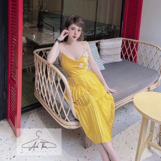 Đầm lụa 2 dây cổ đổ đính hoa cườm
