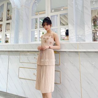 Đầm lụa 2 dây cổ đổ đính hoa cườm