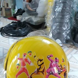 Nón bảo hiểm có kính trẻ em