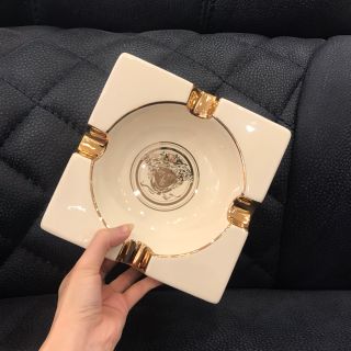 Gạt tàn để bàn bằng sứ hình vuông