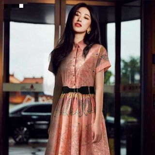 Đầm lụa TK đính PK sang trọng.