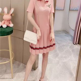 Váy chân xếp ly cổ bẻ