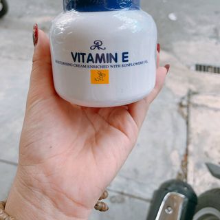 Dưỡng ẩm body vitamin E