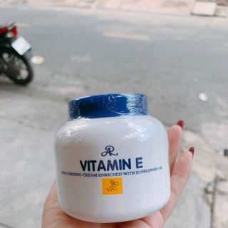 Dưỡng ẩm body vitamin E