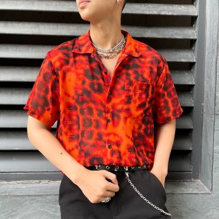 Sơ mi Họa Tiết Báo đỏ