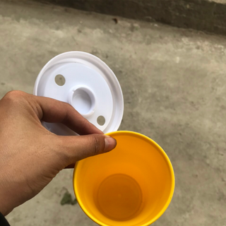 Ly có nắp