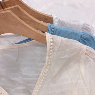 Áo kiểu cổ tim phối ren