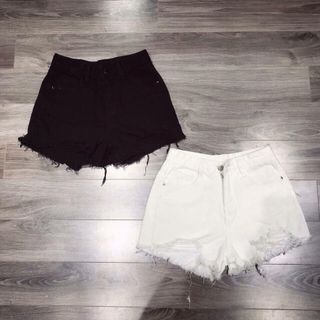 Quần short jean đen và trắng