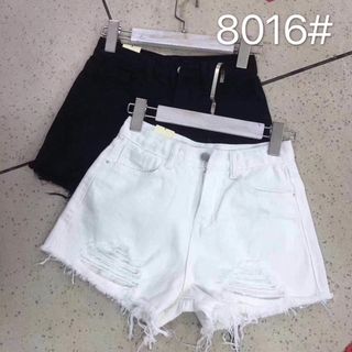 Quần short jean đen và trắng