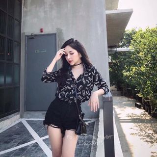 Quần short jean đen và trắng