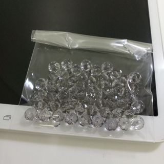 Gói 50 hạt xỏ chuỗi 10k. Có rất nhiều màu