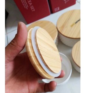 Set 2 thố sứ vân nổi cao cấp nắp đậy bằng gỗ có roong cao su