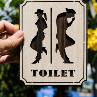 Bảng gỗ Restroom sử dụng cho toilet nam nữ