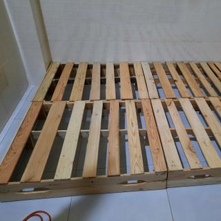 Giường pallet gỗ thông