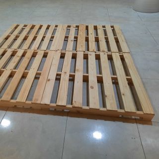 Giường pallet gỗ thông