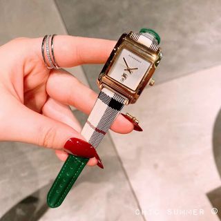 Đồng hồ nữ dây da Bu,rberry