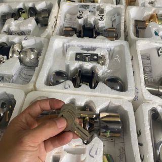 Khoá tay nắm tròn