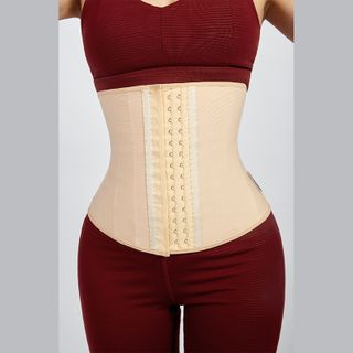 Latex Light Air với 17 xương thép giúp siết eo sâu hơn, định hình đa chiều