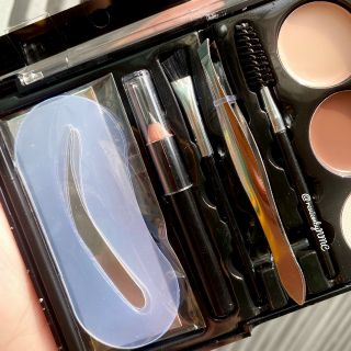 Bộ Kit Chải Mày iMan EyeBrow gồm 6 ô tán mày - 4 chì cọ - khuôn mày